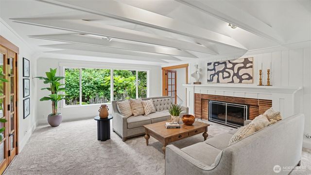10555 SE 28th Street, Beaux Arts, WA 98004