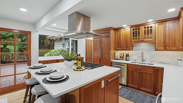 10555 SE 28th Street, Beaux Arts, WA 98004