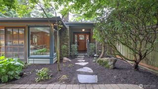 10555 SE 28th Street, Beaux Arts, WA 98004