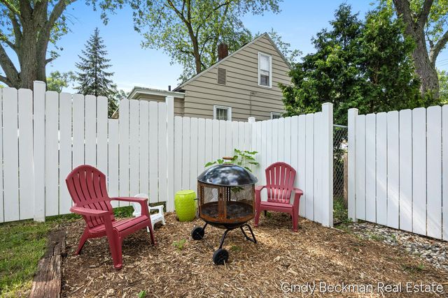 368 E 24th Street, Holland, MI 49423