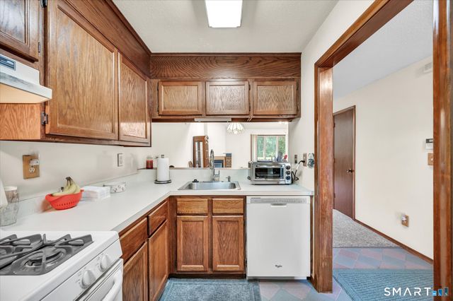 95 Copper Beech Drive 95, Rocky Hill, CT 06067