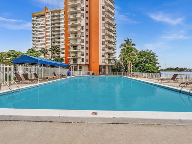 1301 NE Miami Gardens Dr 701W, Miami, FL 33179