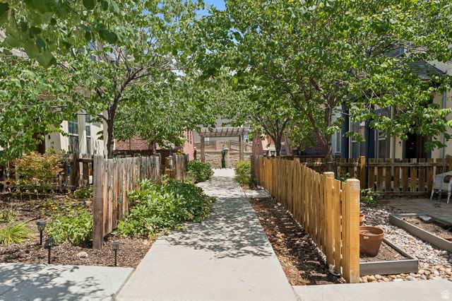 855 W CAPRAIA CT, Midvale, UT 84047