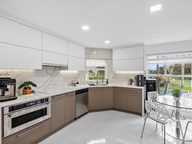 1607 SW 157th Avenue, Pembroke Pines, FL 33027