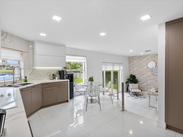 1607 SW 157th Avenue, Pembroke Pines, FL 33027