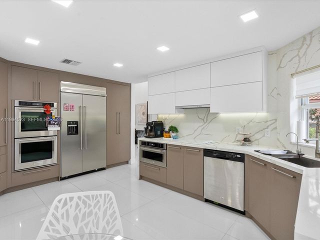 1607 SW 157th Avenue, Pembroke Pines, FL 33027