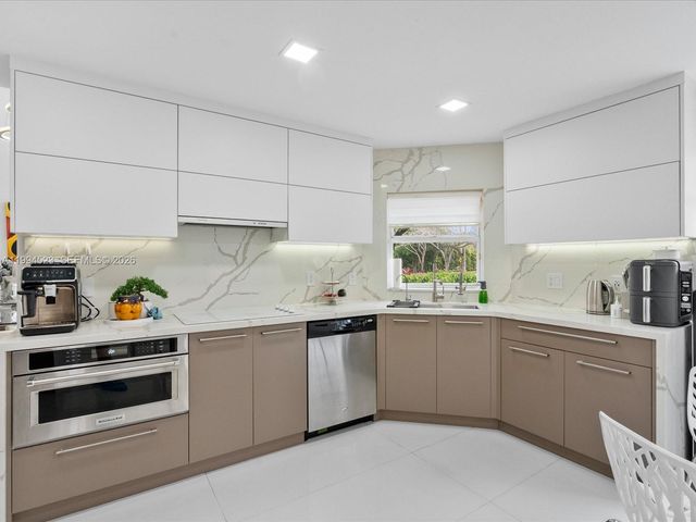 1607 SW 157th Avenue, Pembroke Pines, FL 33027