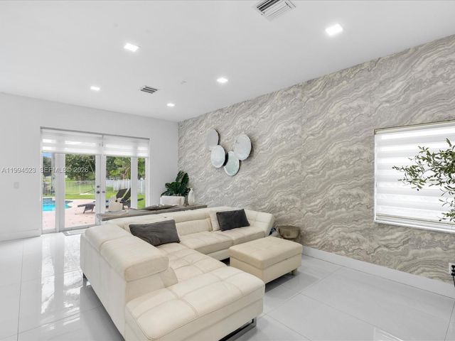1607 SW 157th Avenue, Pembroke Pines, FL 33027
