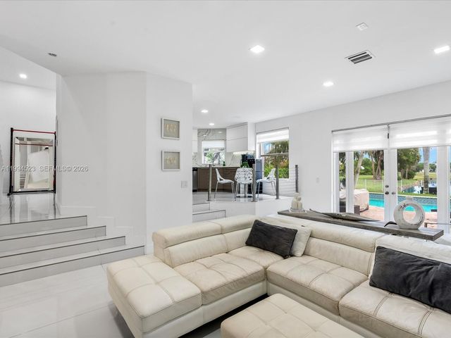 1607 SW 157th Avenue, Pembroke Pines, FL 33027