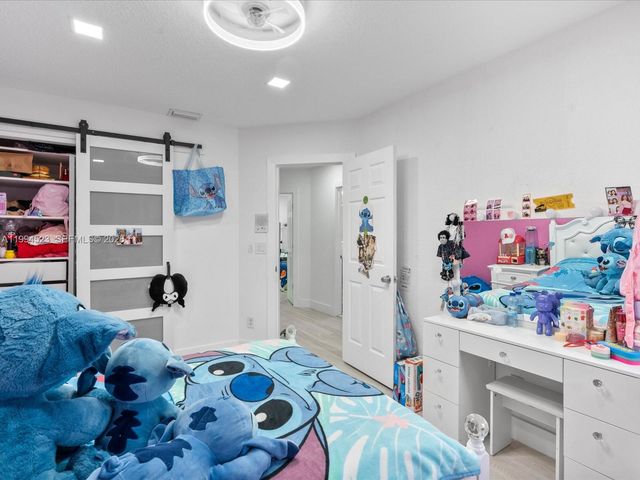 1607 SW 157th Avenue, Pembroke Pines, FL 33027