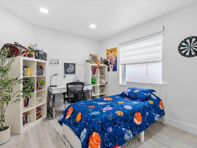 1607 SW 157th Avenue, Pembroke Pines, FL 33027