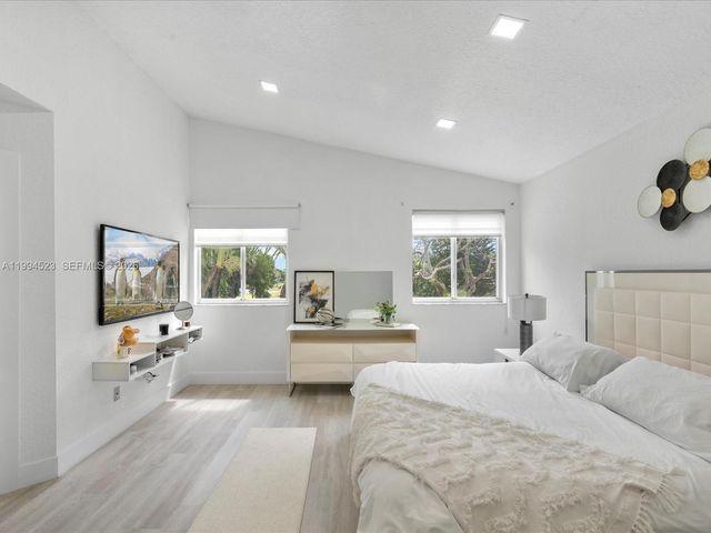 1607 SW 157th Avenue, Pembroke Pines, FL 33027