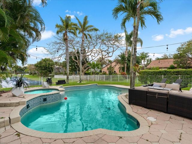 1607 SW 157th Avenue, Pembroke Pines, FL 33027