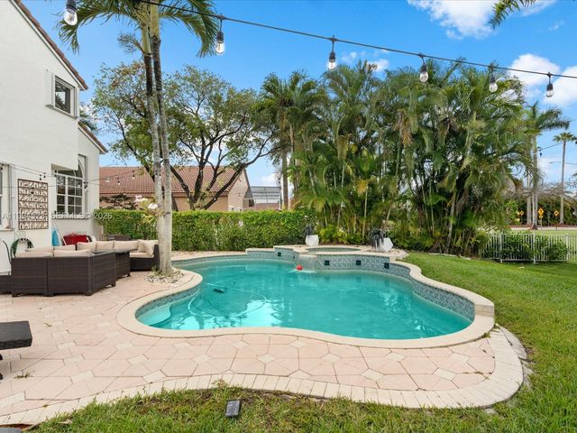 1607 SW 157th Avenue, Pembroke Pines, FL 33027