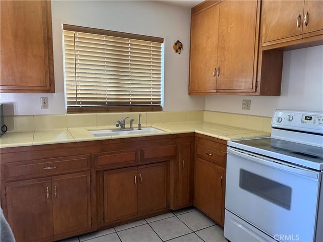 891 S Inez, Hemet, CA 92543