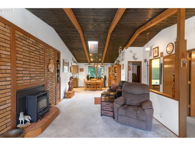 1931 OAK St, North Bend, OR 97459