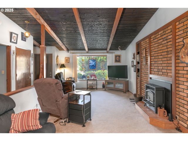 1931 OAK St, North Bend, OR 97459