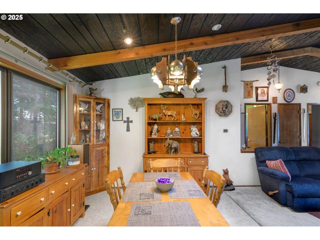 1931 OAK St, North Bend, OR 97459