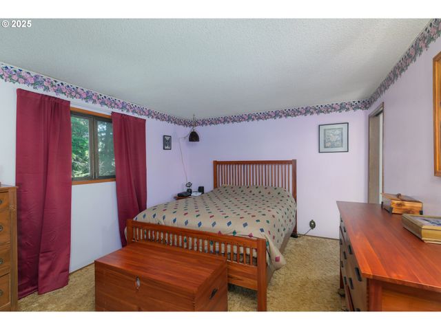 1931 OAK St, North Bend, OR 97459