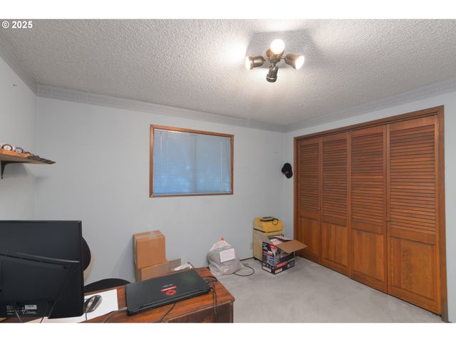 1931 OAK St, North Bend, OR 97459