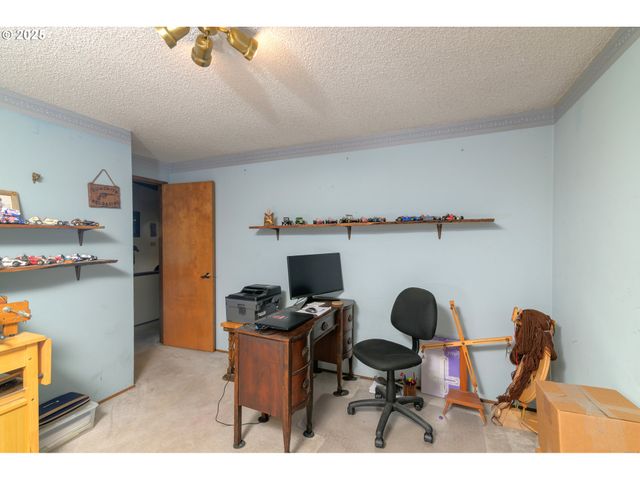 1931 OAK St, North Bend, OR 97459