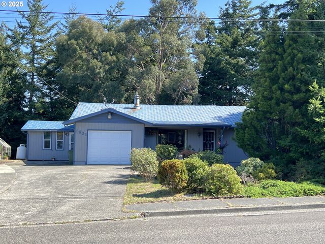 1931 OAK St, North Bend, OR 97459