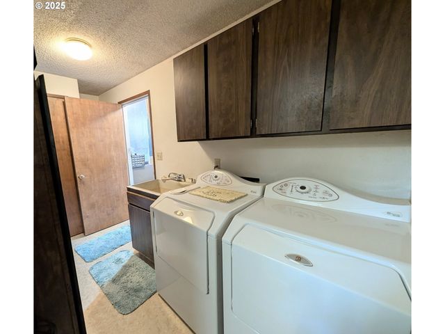 1931 OAK St, North Bend, OR 97459