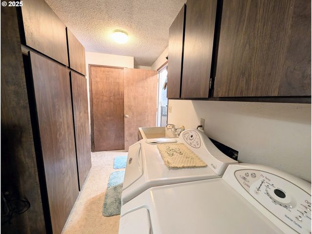 1931 OAK St, North Bend, OR 97459