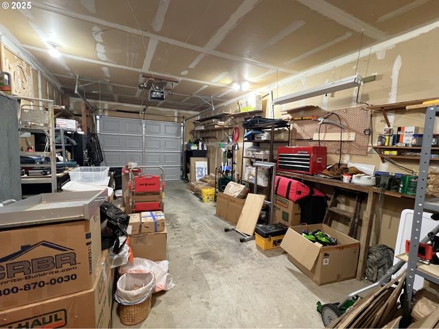 1931 OAK St, North Bend, OR 97459