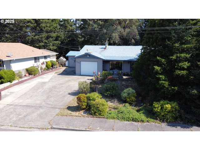 1931 OAK St, North Bend, OR 97459