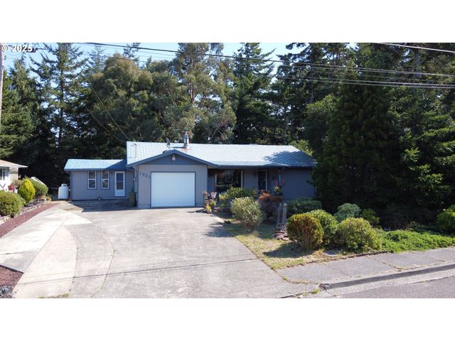 1931 OAK St, North Bend, OR 97459