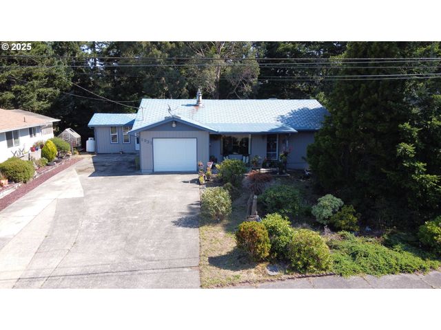 1931 OAK St, North Bend, OR 97459