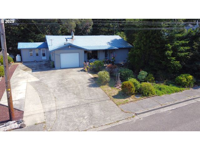 1931 OAK St, North Bend, OR 97459