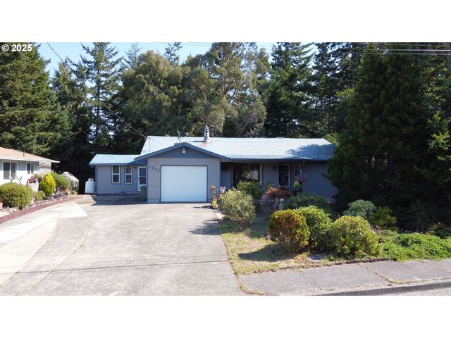 1931 OAK St, North Bend, OR 97459