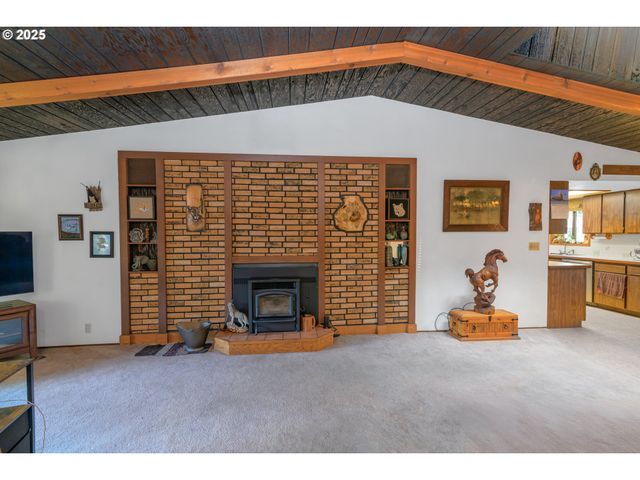 1931 OAK St, North Bend, OR 97459