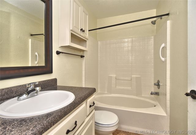 7842 E 132nd Street, Bixby, OK 74008
