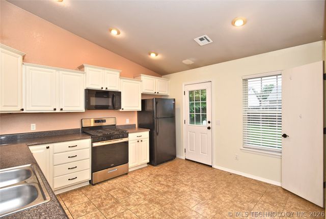 7842 E 132nd Street, Bixby, OK 74008