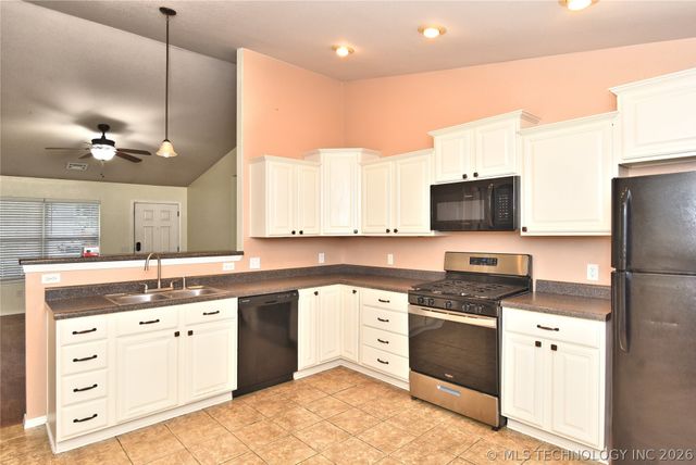 7842 E 132nd Street, Bixby, OK 74008