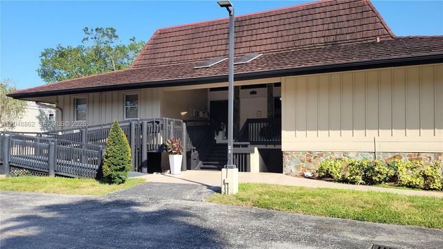 461 Ives Dairy Road 2042, Miami, FL 33179