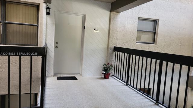461 Ives Dairy Road 2042, Miami, FL 33179