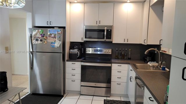 461 Ives Dairy Road 2042, Miami, FL 33179