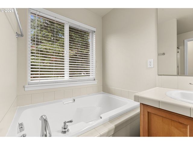 3527 Se SAN MARINO Ave, Hillsboro, OR 97123