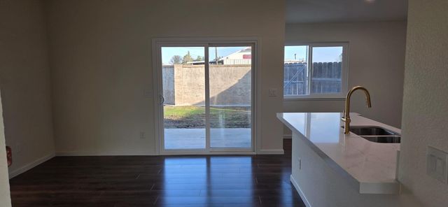 1680 Michele Way, Escalon, CA 95320