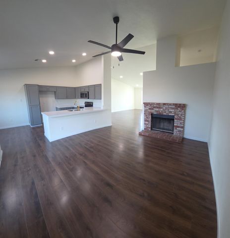 1680 Michele Way, Escalon, CA 95320