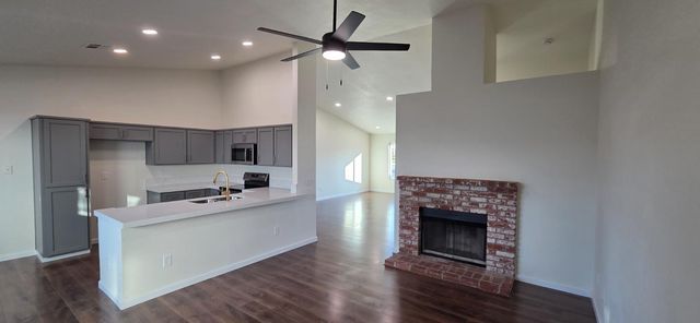 1680 Michele Way, Escalon, CA 95320