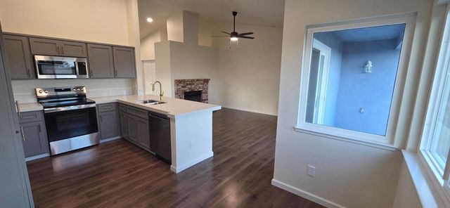 1680 Michele Way, Escalon, CA 95320