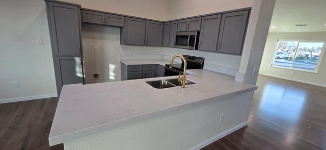 1680 Michele Way, Escalon, CA 95320