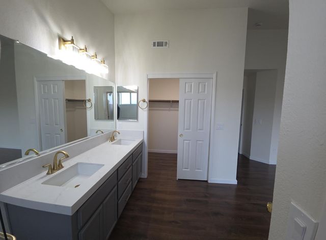 1680 Michele Way, Escalon, CA 95320