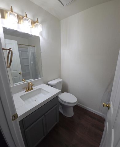 1680 Michele Way, Escalon, CA 95320