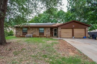 121 Quail Creek Drive, Crowley, TX 76036